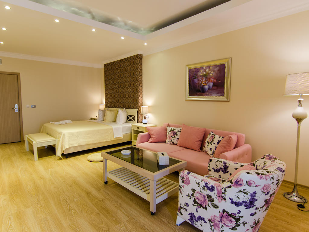 Phoenicia Luxury Hotel Navodari Exterior photo