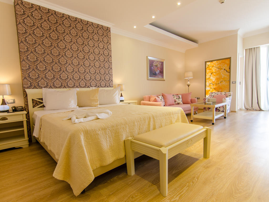 Phoenicia Luxury Hotel Navodari Exterior photo