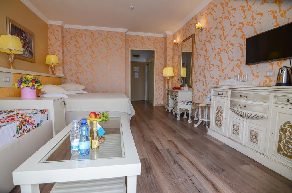 Phoenicia Luxury Hotel Navodari Exterior photo